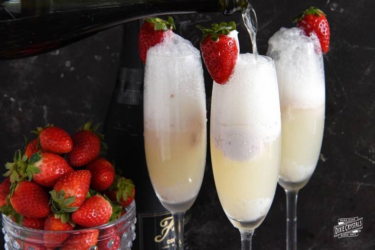 Strawberry-Champagne-Float-dixie-768x511.jpg