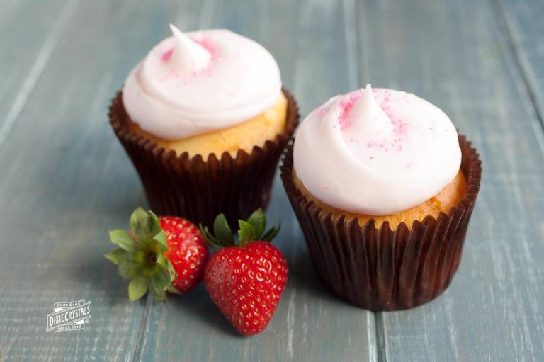 Strawberry-White-Chocolate-Butter-Cream-Frosting-dixie-768x511.jpg