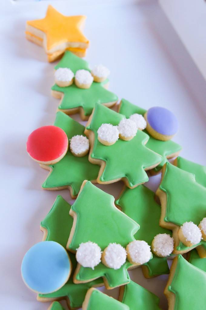 christmas-tree-cookie-platter-set-close-680x1024.jpg
