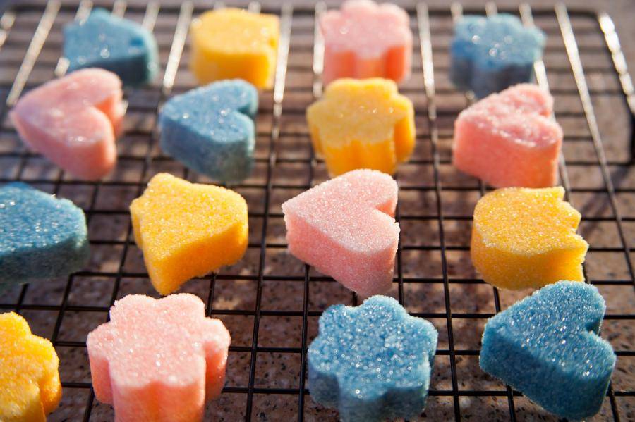 colored-flavored-sugar-cubes-closeup.jpg