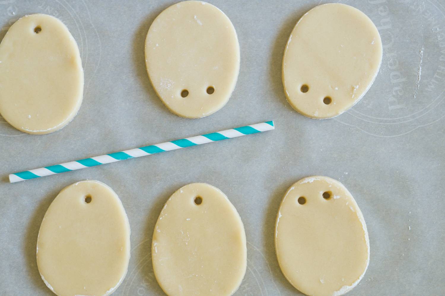 Ribbon Easter Egg Cookies - straw
