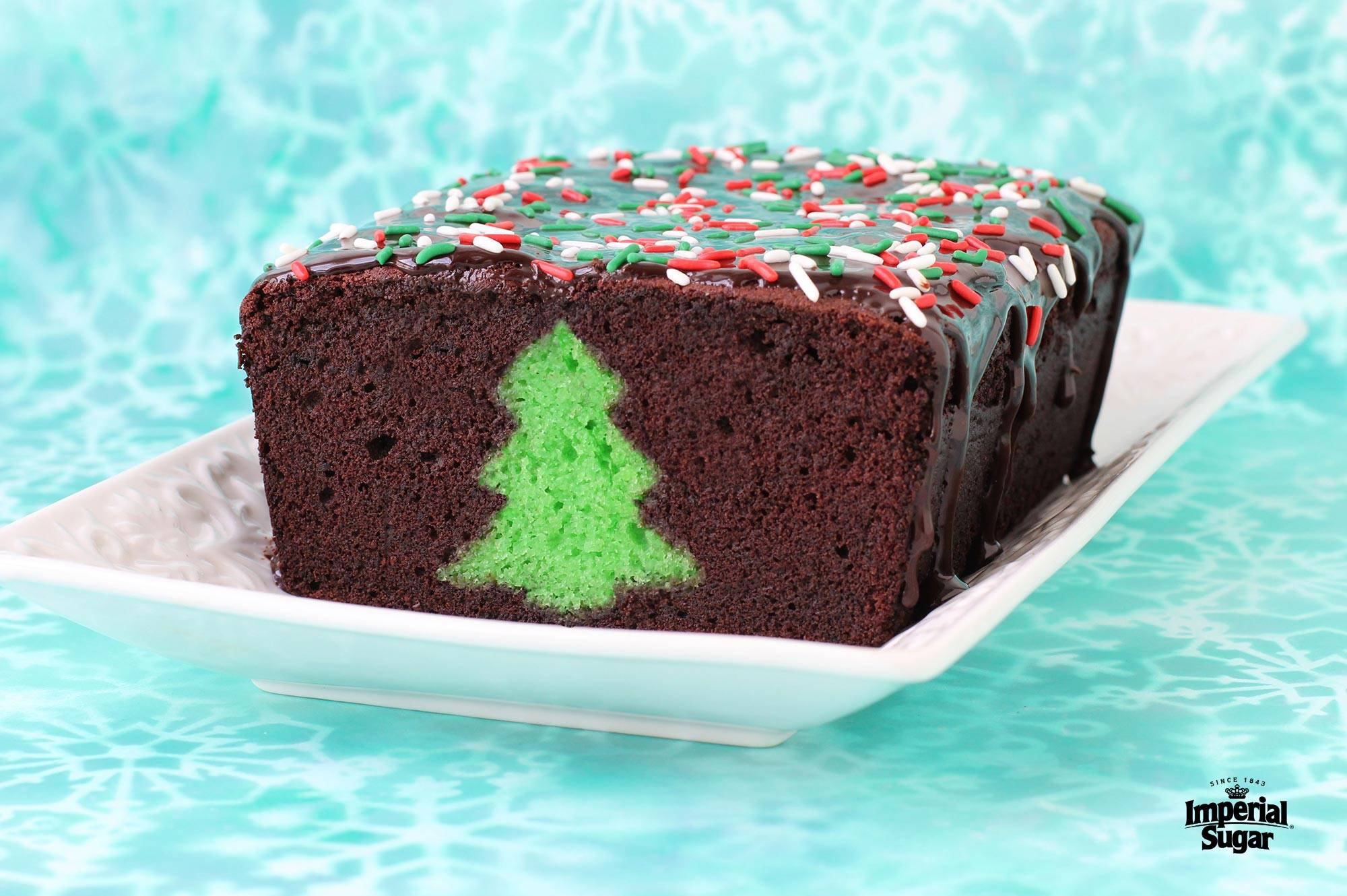 https://www.dixiecrystals.com/sites/default/files/recipe/chocolate-mint-christmas-peek-a-boo-cake-imperial.jpg