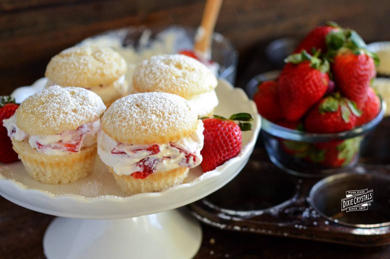 Strawberries & Cream Cupcakes dixie