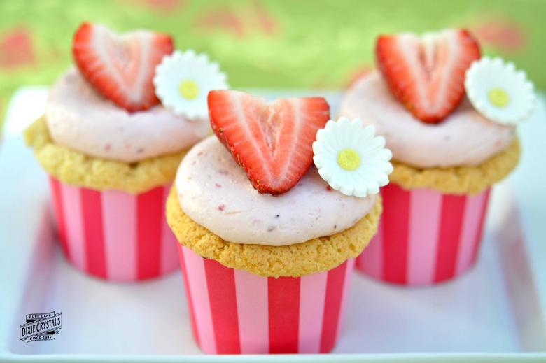 Strawberry Greek Yogurt Cupcakes dixie