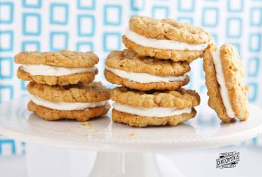 Oatmeal Cream Pie Cookies with Browned Butter Frosting