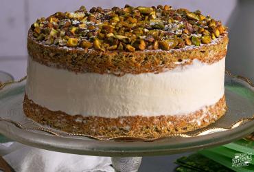 Pistachio Cake with Mascarpone Cream Dixie