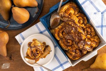 Roly-Poly Pudding with Caramel Pears Dixie 