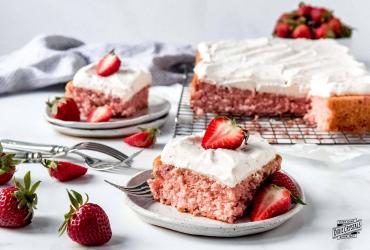 Strawberries and Cream Sheet Cake 