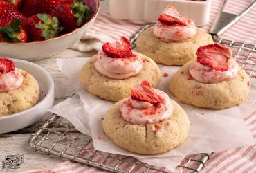 Strawberry Cheesecake Cookies Dixie