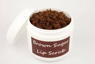Brown Sugar Lip Scrub dixie