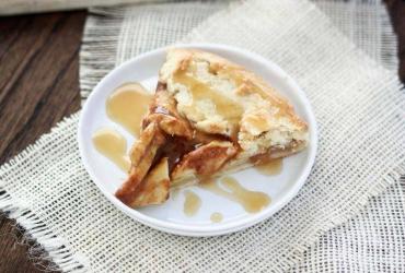 Caramel Apple Rustic Pie