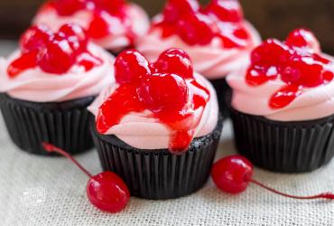 Cherry Heart Cupcakes dixie