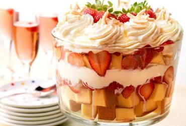 Strawberry Mascarpone Cream Trifle