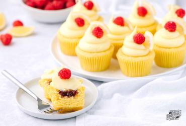 Raspberry Filled Lemonade Cupcakes