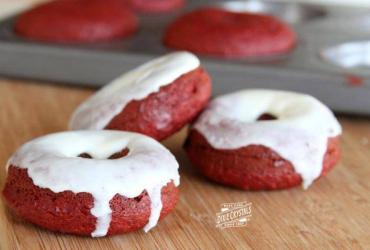 Red Velvet Baked Mini Doughnuts