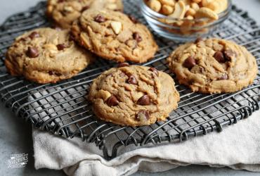 Salted Toffee Cashew Cookies dixie